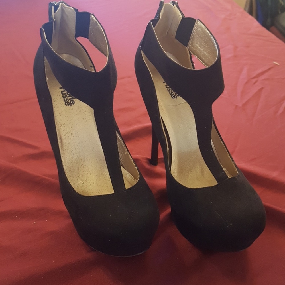 Shoes - Picture 2 of 3